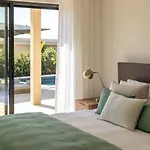בית נופש Luxury With Heated Pool And Garden