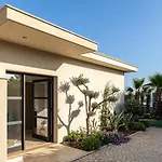 Luxury With Heated Pool And Garden בית נופש *