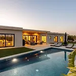 בית נופש Luxury With Heated Pool And Garden *