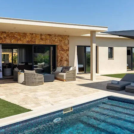 Luxury With Heated Pool And Garden Semesterbostad