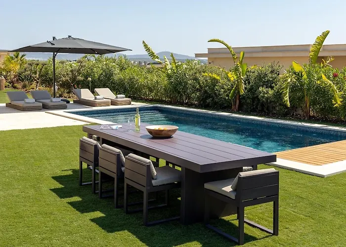 Luxury With Heated Pool And Garden Semesterbostad