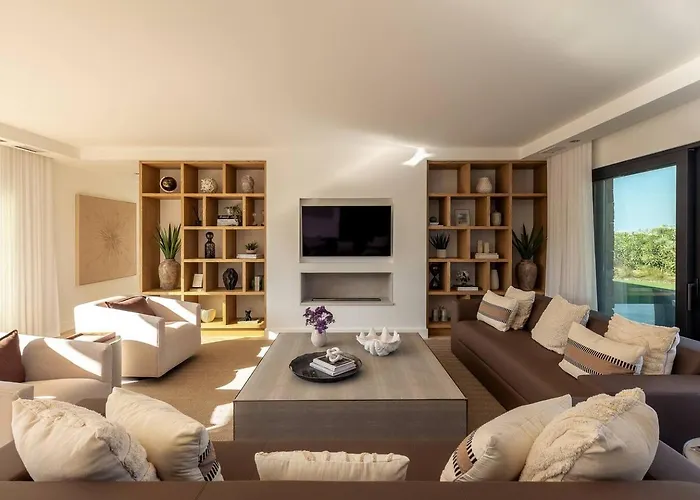 Luxury With Heated Pool And Garden