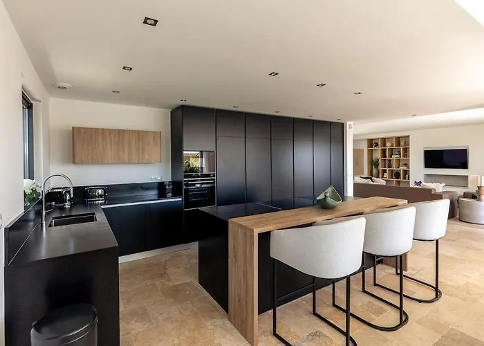 Luxury With Heated Pool And Garden Semesterbostad *