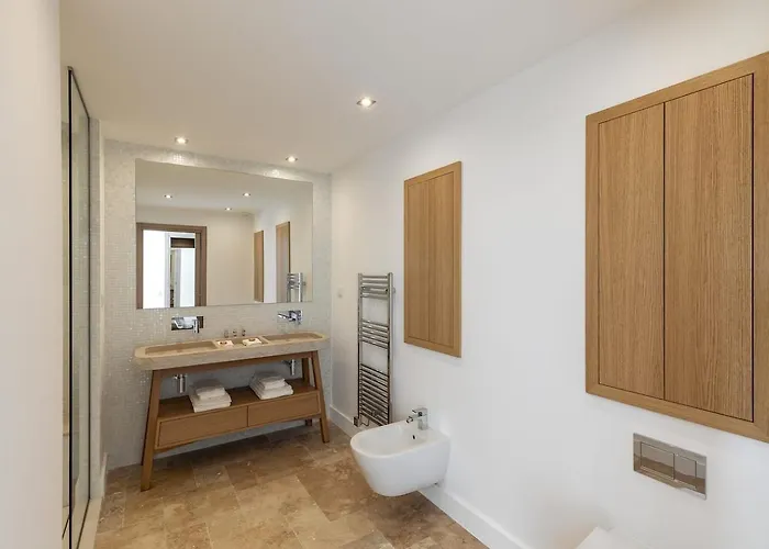 Semesterbostad Luxury With Heated Pool And Garden