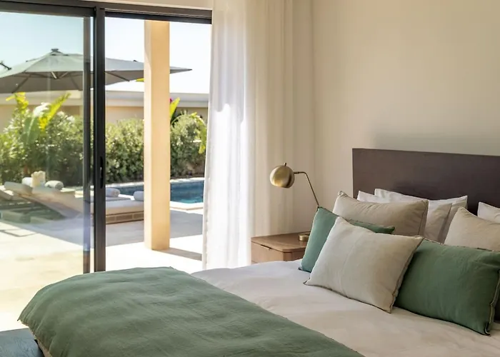 Semesterbostad Luxury With Heated Pool And Garden