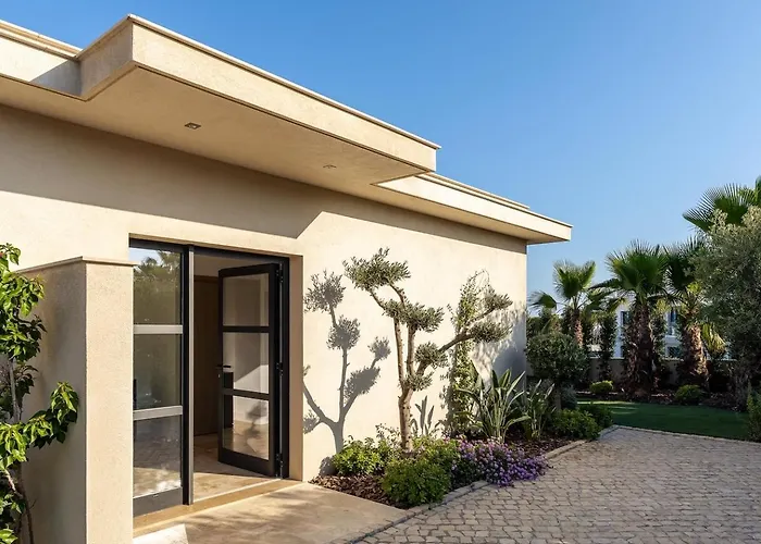 Luxury With Heated Pool And Garden Semesterbostad *