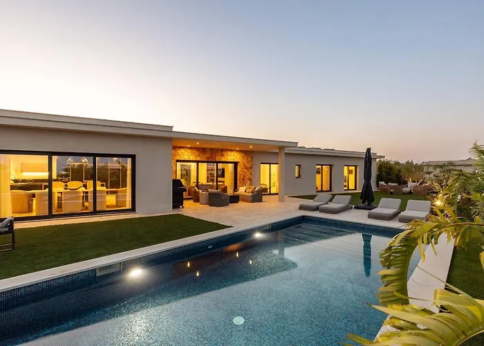 Semesterbostad Luxury With Heated Pool And Garden *