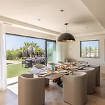 Luxury With Heated Pool And Garden 펜션 *