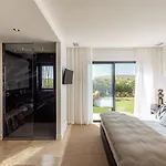 Luxury With Heated Pool And Garden 펜션 파로