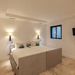 Luxury With Heated Pool And Garden 파로