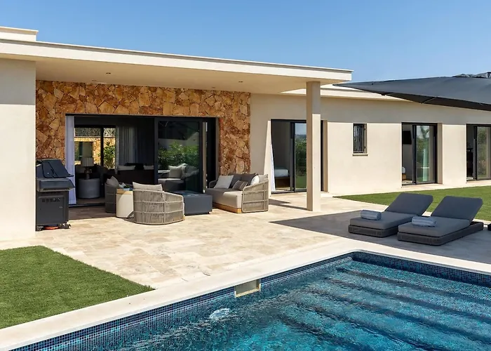 Luxury With Heated Pool And Garden Сasa de vacaciones