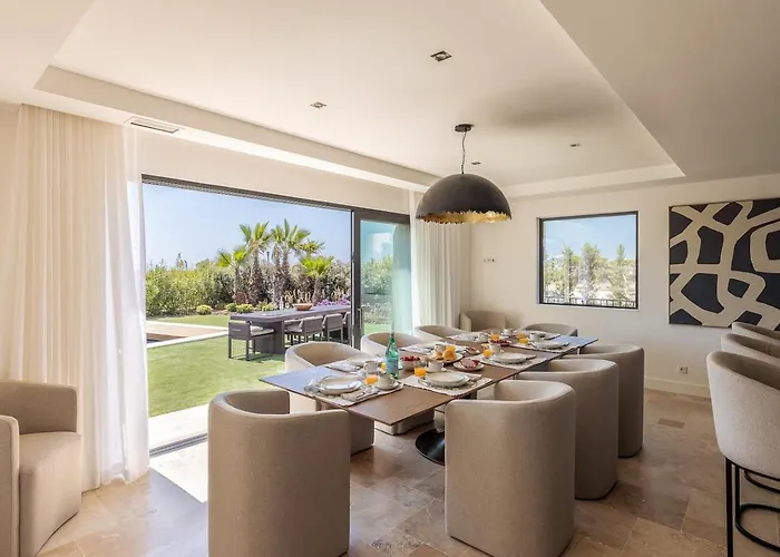 Luxury With Heated Pool And Garden Сasa de vacaciones *