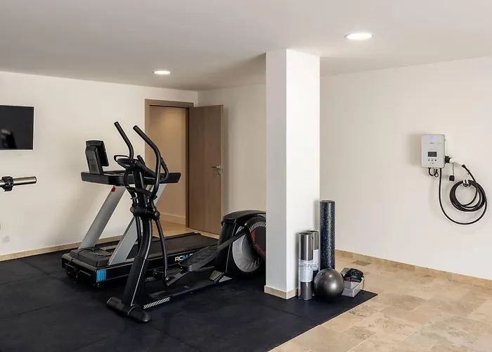 Luxury With Heated Pool And Garden