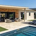 Luxury With Heated Pool And Garden Tatil Evi
